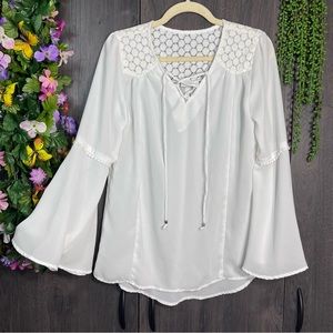 <💙2/$40💙New York & Company White Bell Sleeve Boho Blosue Size Small